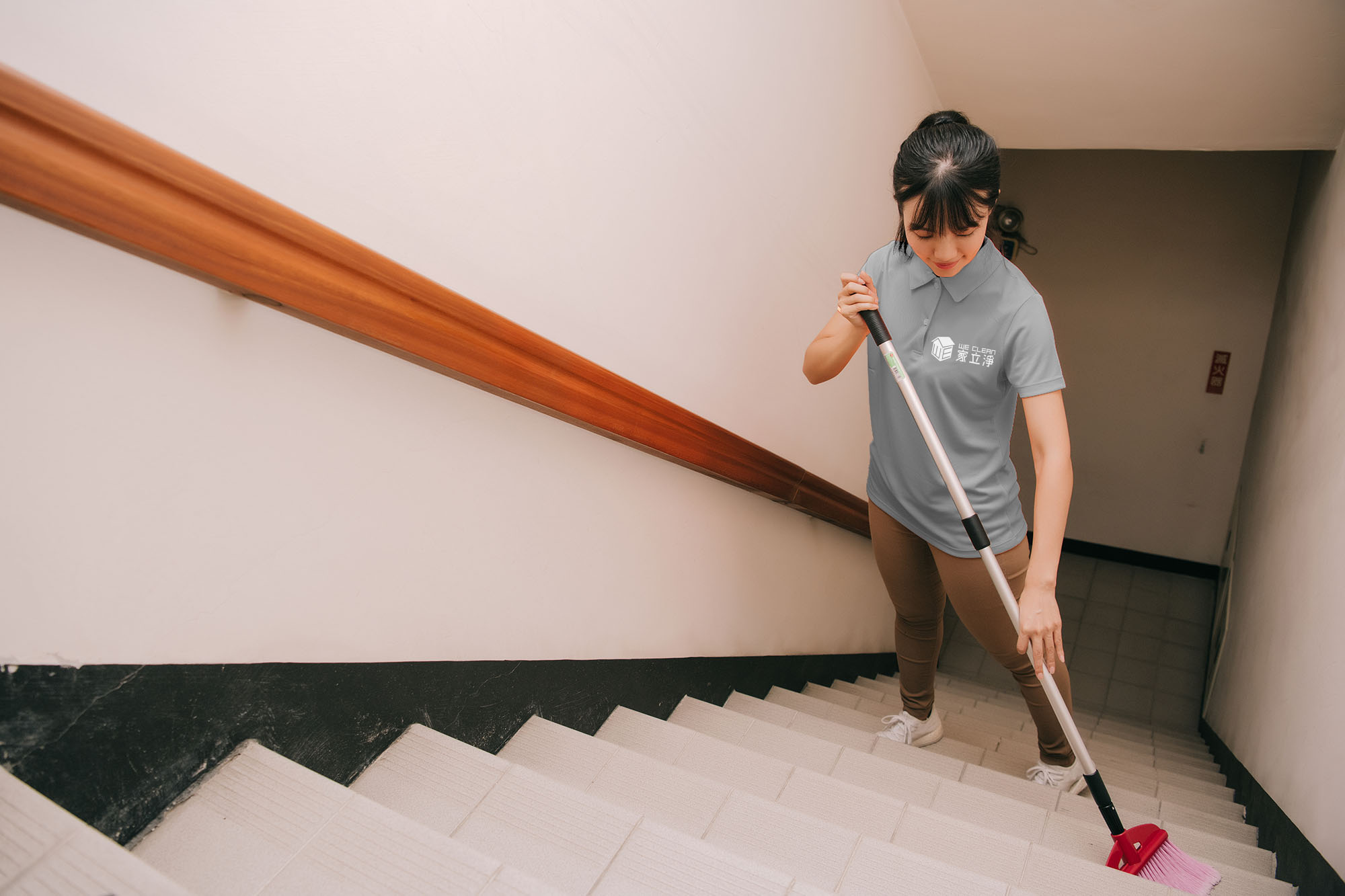 You are currently viewing 【2022到府打掃】公寓大樓洗樓梯該找誰??專業清潔看這裡